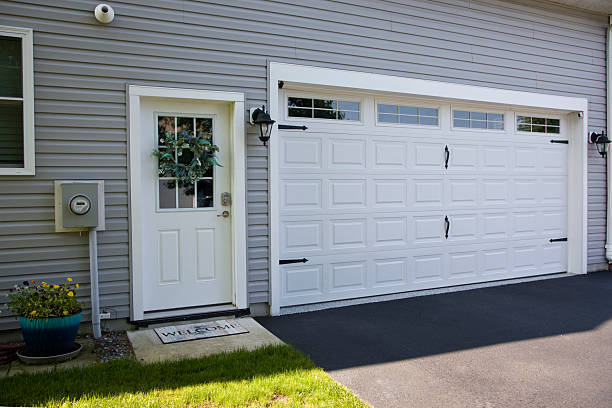 24/7 Emergency Garage Door Panel Replacement experts in Commerce, CA